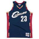 Regata NBA Cleveland Cavaliers 2008/09 Mitchell & Ness Hardwood Classics Swingman Azul Marinho LeBron James 6